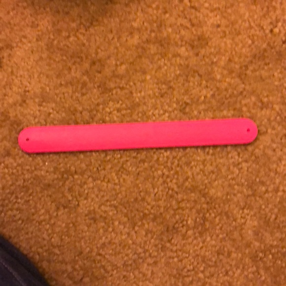 A slap bracelet - Picture 2 of 3